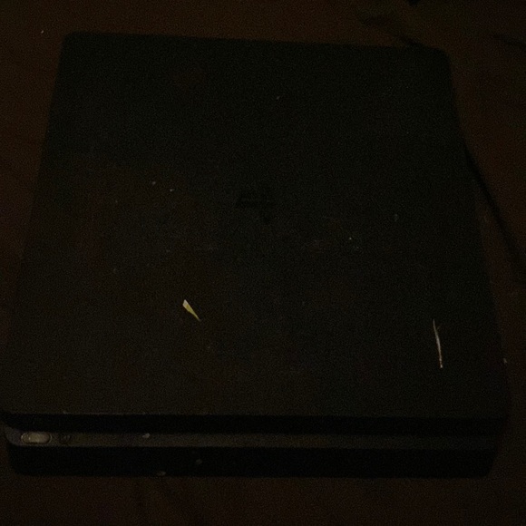 Ps4 slim - Picture 1 of 2